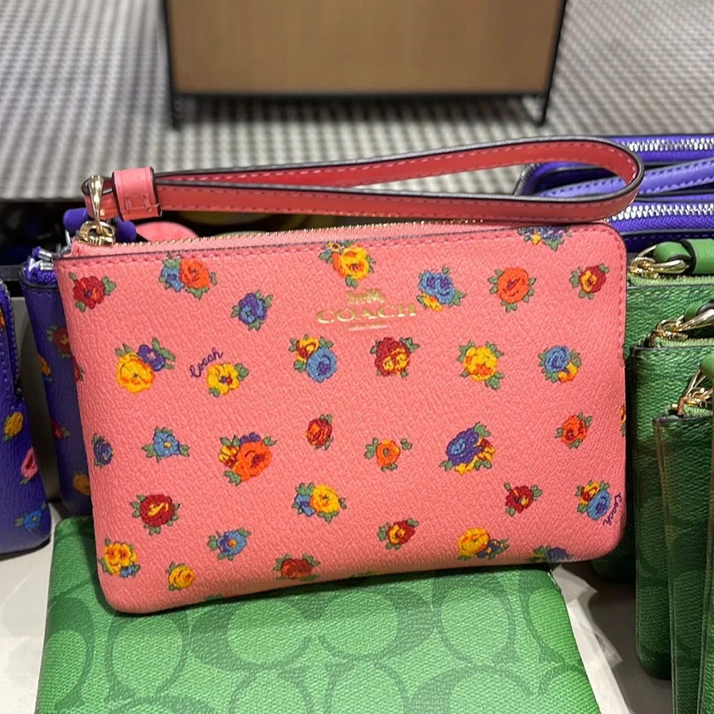 Coach Corner Zip Wristlet With Mini Vintage Rose Print Pink Lemonade Multi - Picture 1 of 16